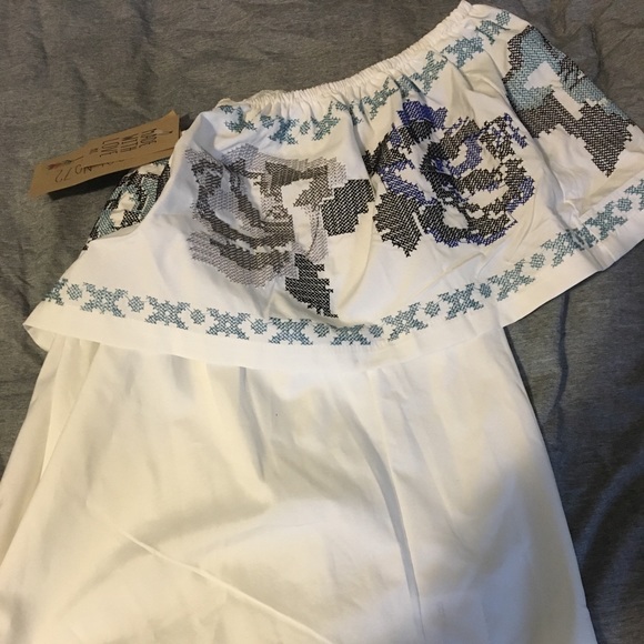 Spool No. 72 off the shoulder top. - Picture 3 of 3